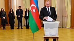 Präsident Ilham Alijew bei der Stimmabgabe in Aserbaidschan