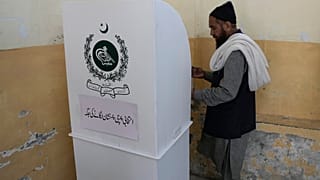 Pakistan'da oy verme işlemi başladı