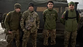 Rusya'ya karşı savaşmak için Ukrayna silahlı kuvvetlerine katılan Kolombiyalılar, Donetsk bölgesindeki Lyman yakınlarındaki cephe hattında