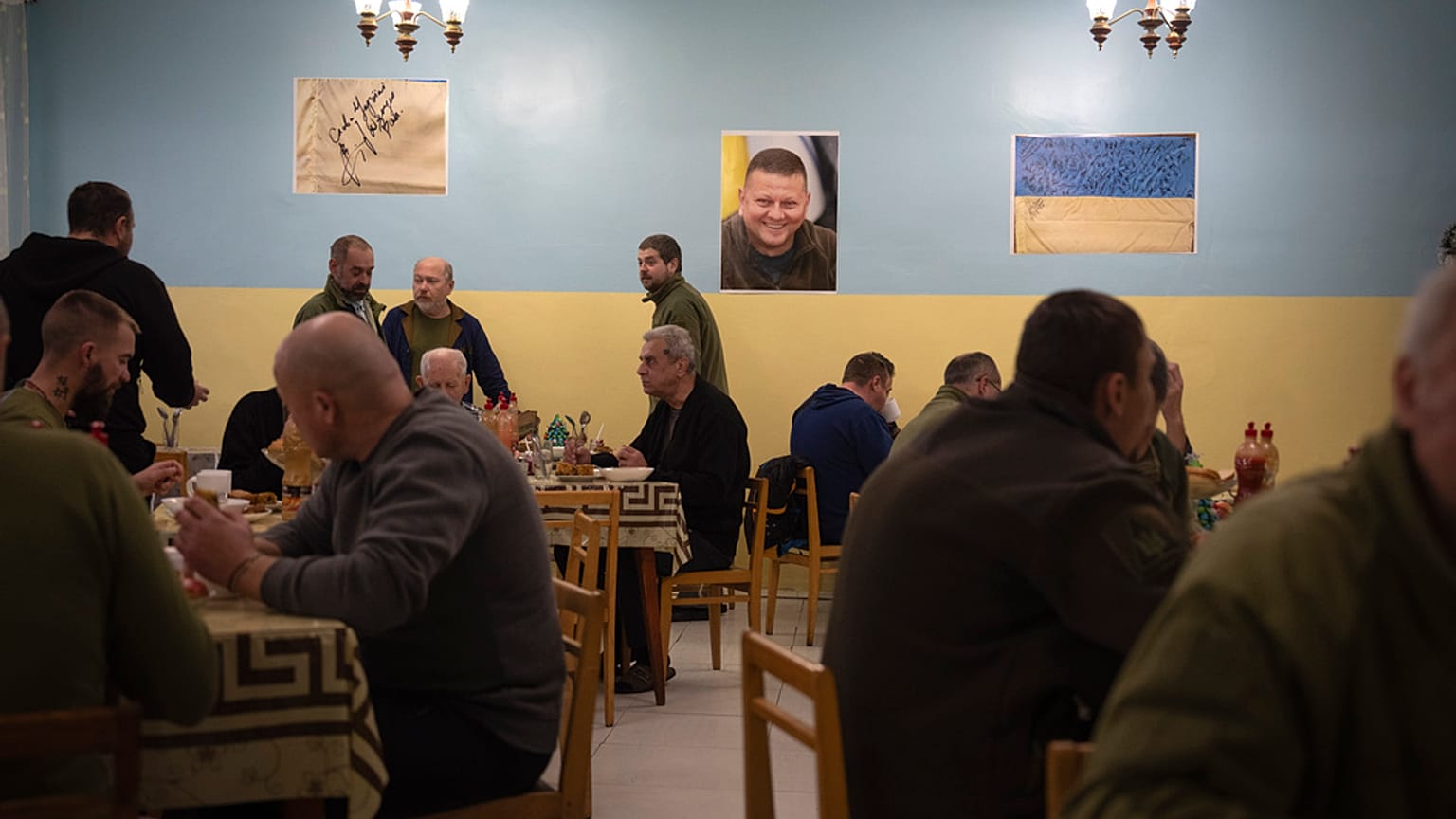 Sebesült katonák egy ukrajnai kórházban 2023. december 20-án