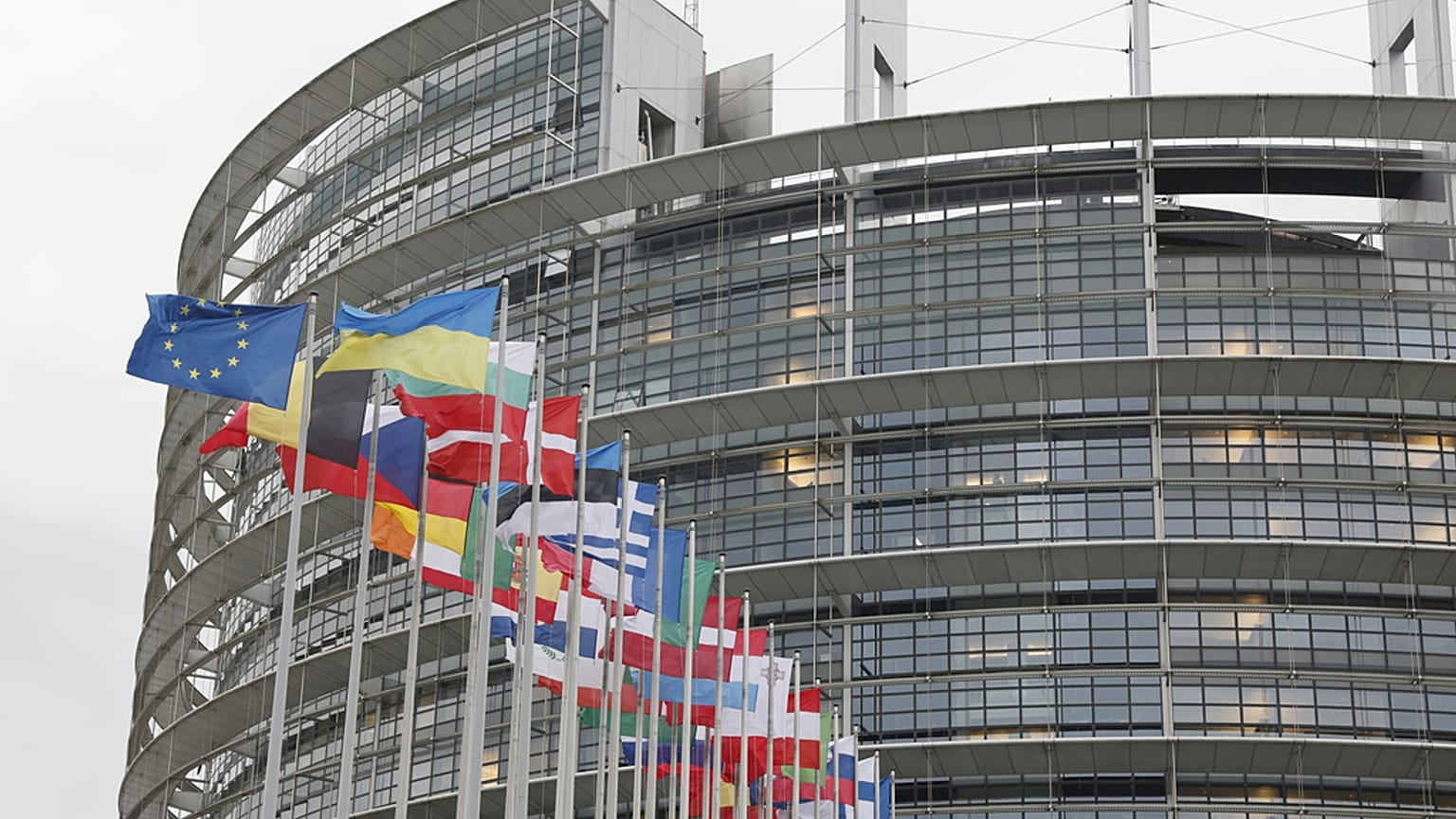 В Европарламенте заявили, что помощь Украине станет лучшим ответом Кремлю