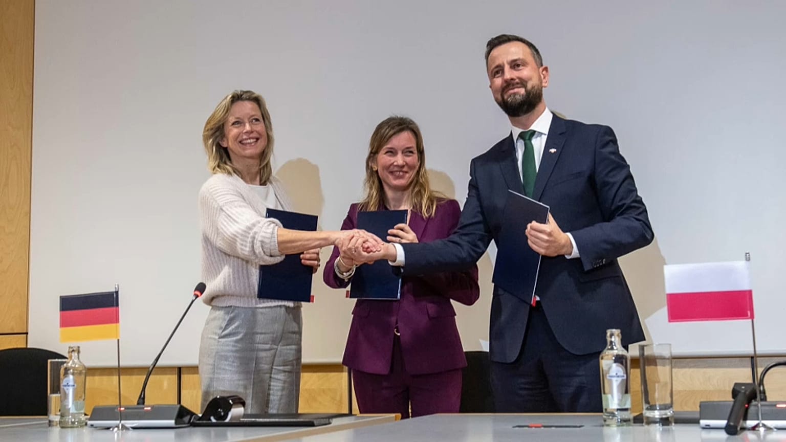 Polen hat gemeinsam mit Deutschland und den Niederlanden das so genannte "militärische Schengen“-Abkommen in Brüssel unterzeichnet.
