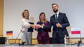 Polen hat gemeinsam mit Deutschland und den Niederlanden das so genannte "militärische Schengen“-Abkommen in Brüssel unterzeichnet.