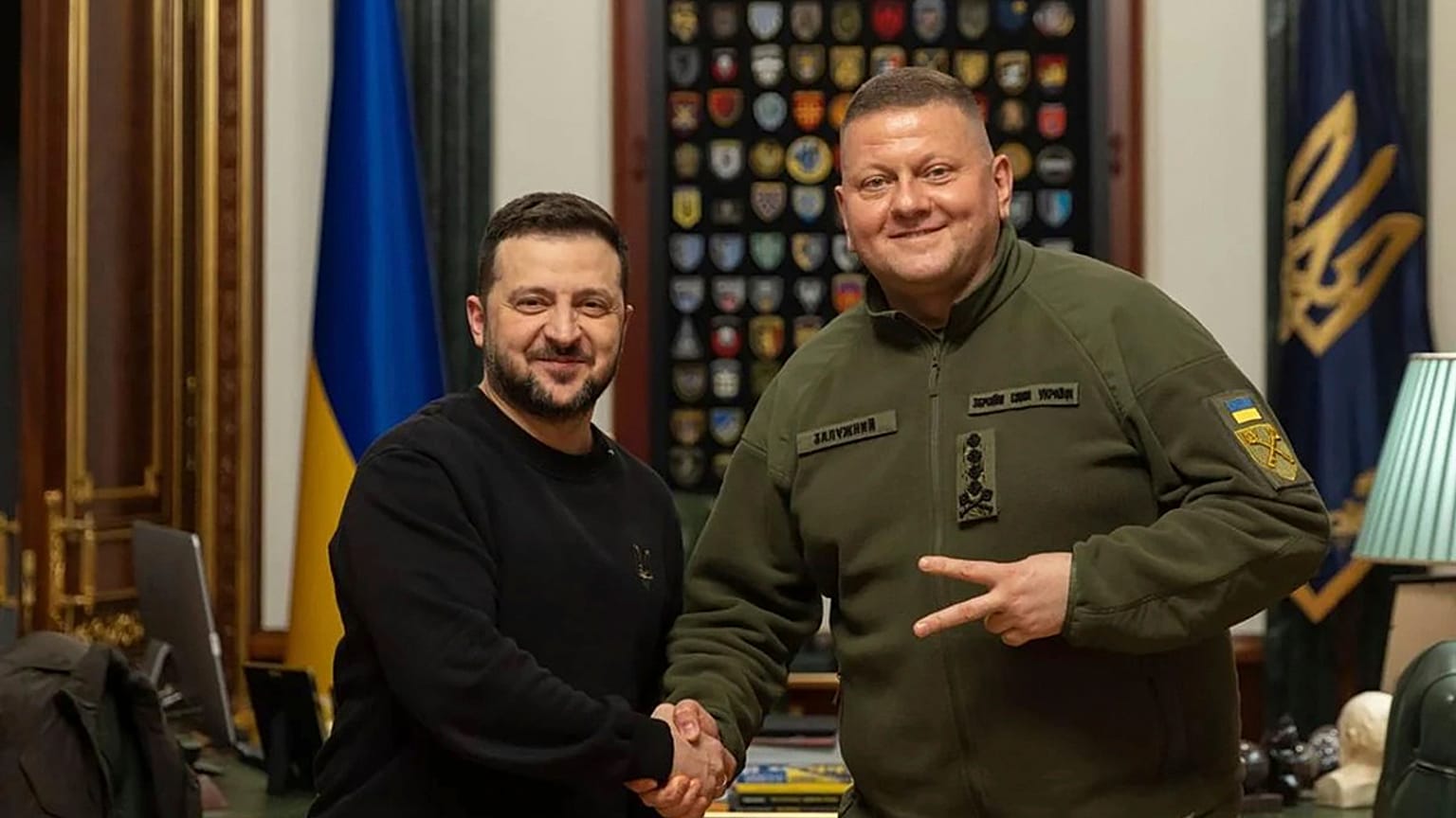 Ukrayna Devlet Başkanı Vladimir Zelenskiy ve görevden aldığı Genel Kurmay Başkanı Valeriy Zalujnıy