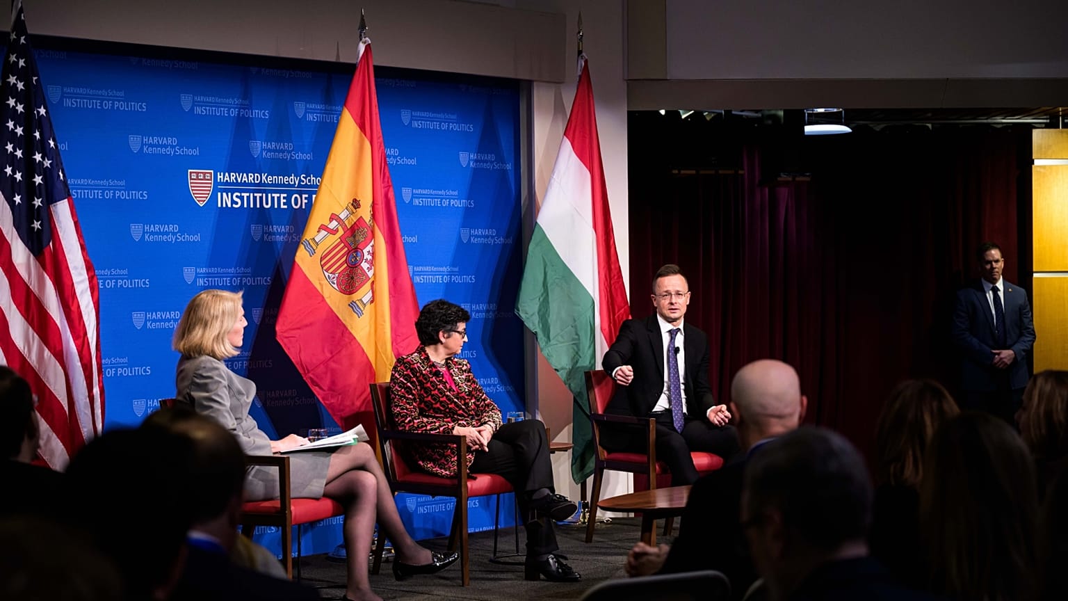 A magyar külügyminiszter a Harvard Egyetem panelbeszélgetésén