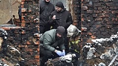 Эксперты на месте сгоревшего дома в Харькове