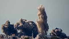 Rauch und Explosionen nach einem israelischen Bombardement im Gazastreifen