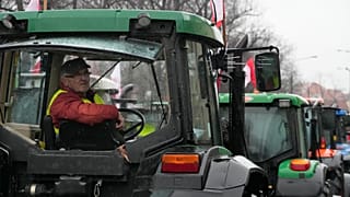 En colère contre la politique agraire de l'UE et les importations de produits ukrainiens bon marché, les agriculteurs polonais manifestent à Poznan, le 9 février 2024.