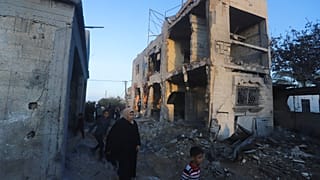 Refah kentinde İsrail saldırısında yıkılan bir konut