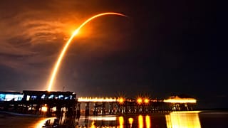 Eine SpaceX-Rakete startet an der Cape Canaveral Space Force Station, in Florida (Archivbild)
