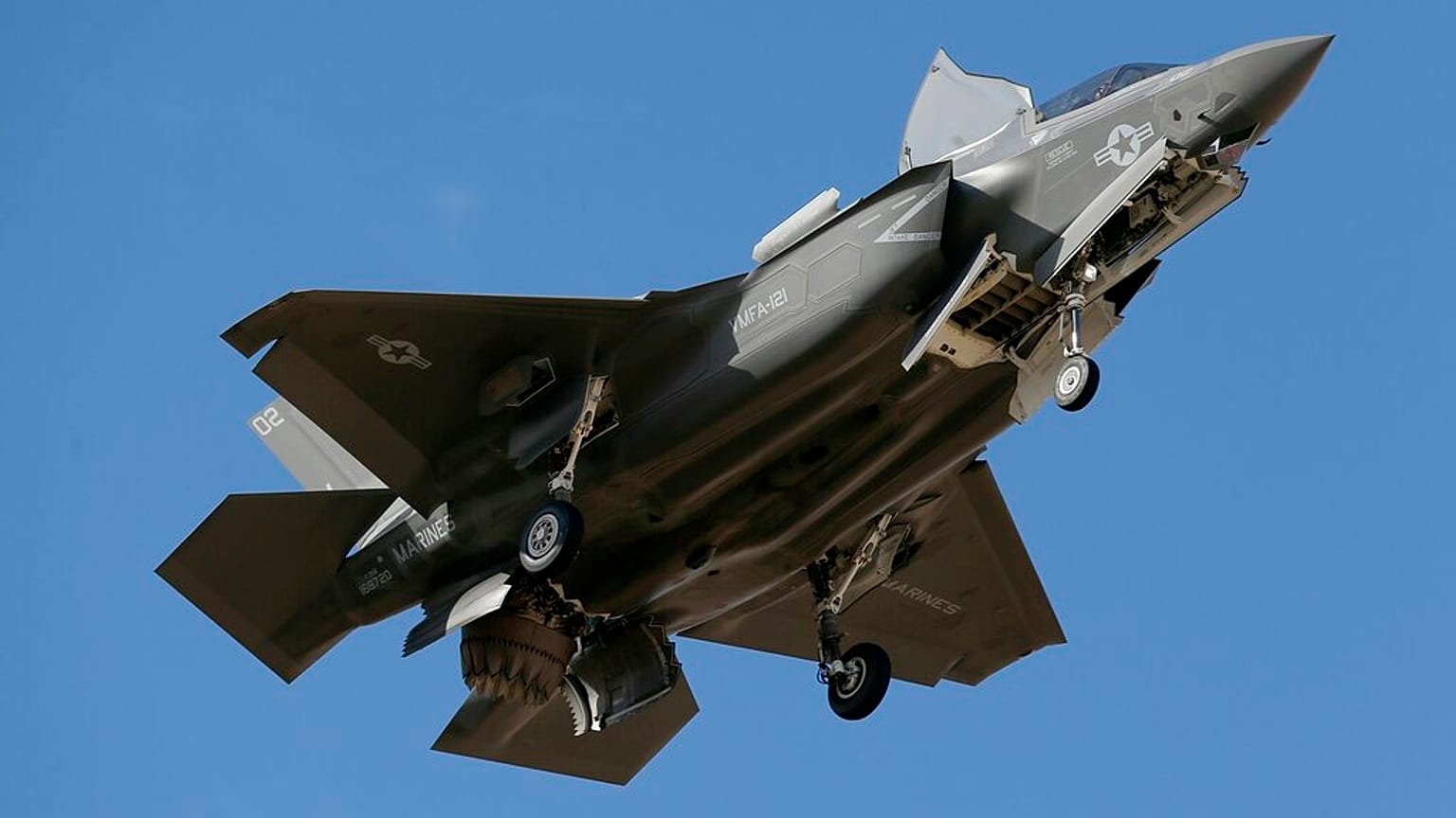 Image d'un chasseur F-35B en phase d'atterrissage à la base de Luke en Arizona (archive 2013).