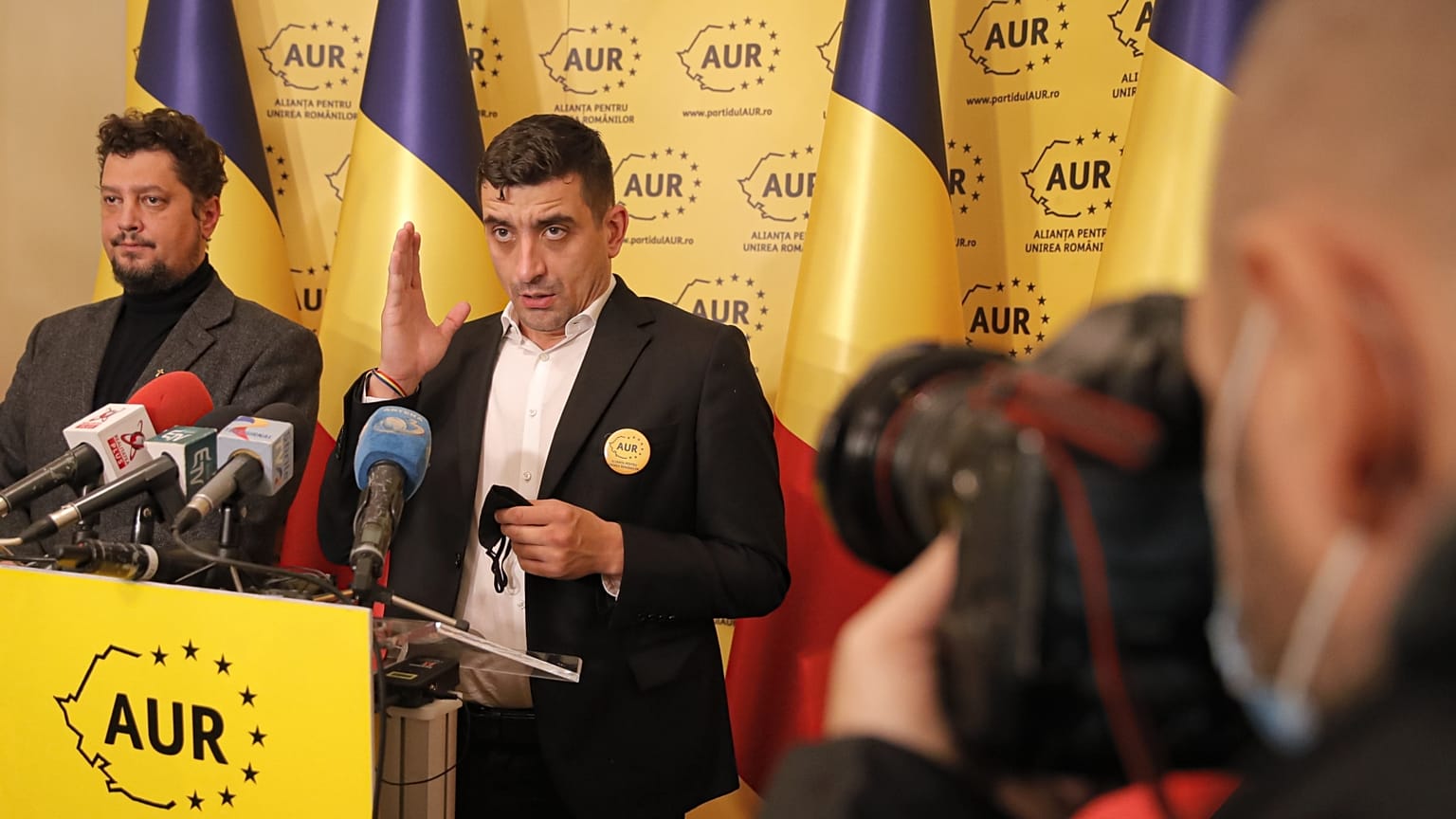 Archív fotó: George Simion, az AUR elnöke Bukarestben