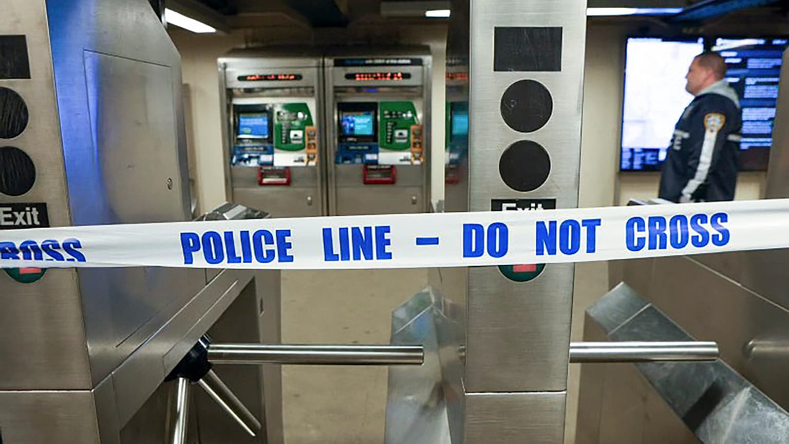 Ney York metrosunda silahlı çatışma  