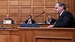 Ο πρώην υπουργός Κώστας Καραμανλής στην Εξεταστική Επιτροπή για την τραγωδία στα Τέμπη