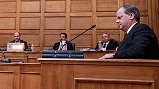 Ο πρώην υπουργός Κώστας Καραμανλής στην Εξεταστική Επιτροπή για την τραγωδία στα Τέμπη