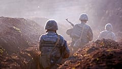 Azerbaycan Ermenistan sınır hattında mevzi alan Ermeni askerler (arşiv)