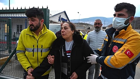 دستگیری افراد پس از زمین لرزه در معدن طلا