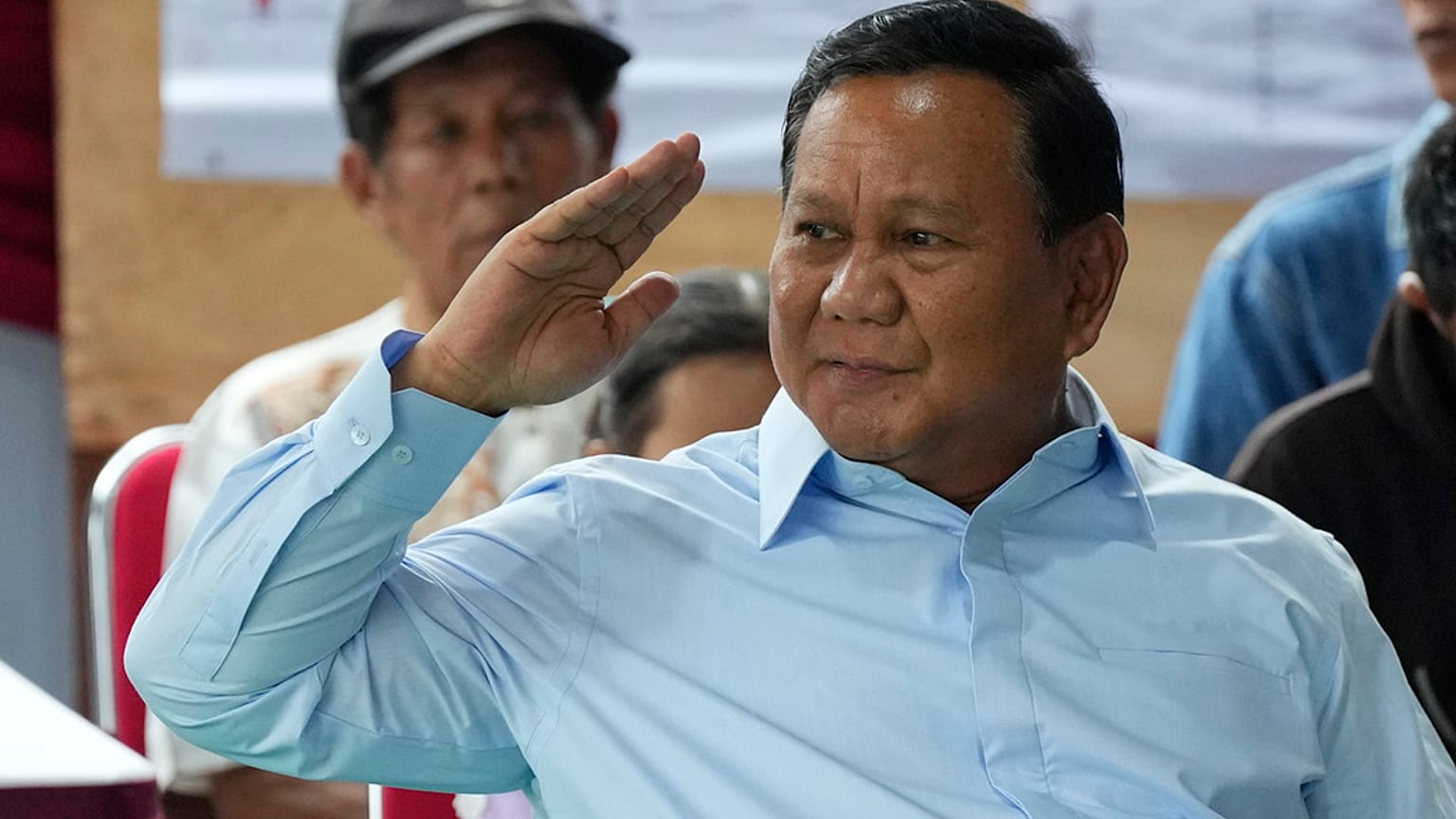 Endonezya'da bugün yapılan devlet başkanlığı seçiminde Prabowo Subianto ilk sırada gidiyor