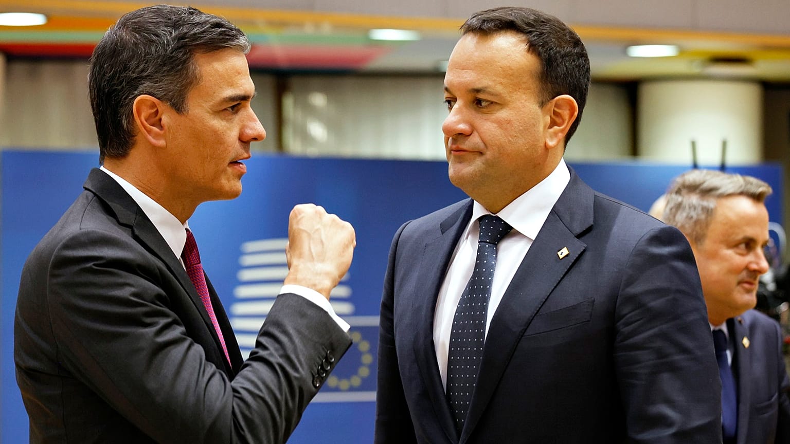 İspanya Başbakanı Pedro Sanchez (sol) ve İrlanda Başbakanı Leo Varadkar, AB-İsrail Ortaklık Anlaşmasının "acilen gözden geçirilmesini" talep eden ortak bir mektup imzaladı.