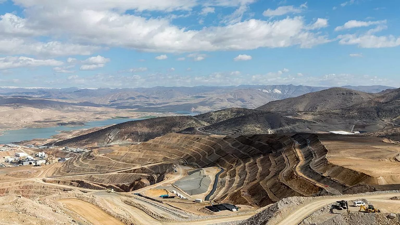 Erzincan'da altın madeninde toprak kayması meydana geldi 