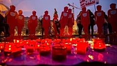 Tüntetés a nők elleni erőszak megszüntetéséért a parlament épülete előtt 2018 novemberében 