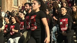Táncosok a római Spanyol lépcsőn