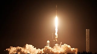 Une fusée Falcon 9 de SpaceX décolle de l'aire de lancement 39A du Centre spatial Kennedy à Cap Canaveral, en Floride, le jeudi 15 février 2024.