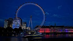 London Eye, 24 Ağustos 2022 Çarşamba günü Londra'da Bağımsızlık Günü münasebetiyle Ukrayna'nın renkleriyle ışıklandırıldı. 