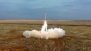 Un missile russe Iskander-K lancé lors d'un exercice militaire sur un terrain d'entraînement en Russie.