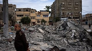 Refah'ta iki rehineyi kurtarma operasyonu sırasında İsrail'in hava saldırısına uğrayan Hasouna ailesinin evinin enkazı, 13 Şubat 2024 