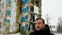 Le commissaire européen, Virginijus Sinkevičius, lors d'un déplacement à Borodyanka en Ukraine