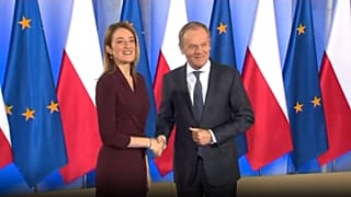 Roberta Metsola és Donald Tusk