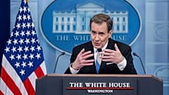Le conseiller en communication de la Maison Blanche pour la sécurité nationale, John Kirby, lors d'une conférence de presse à Washington, jeudi 15 février.