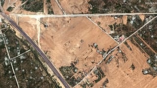 أعمال بناء منطقة السدادة في رفح المصرية على الحدود مع قطاع غزة.
