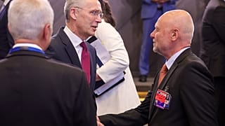 Jens Stoltenberg, a NATO főtitkára és Todor Tagarev bolgár védelmi miniszter Brüsszelben 2023. június 16-án