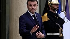 In unserem Deep-Fake-Beispiel spielt er eine Rolle. Emmanuel Macron. 