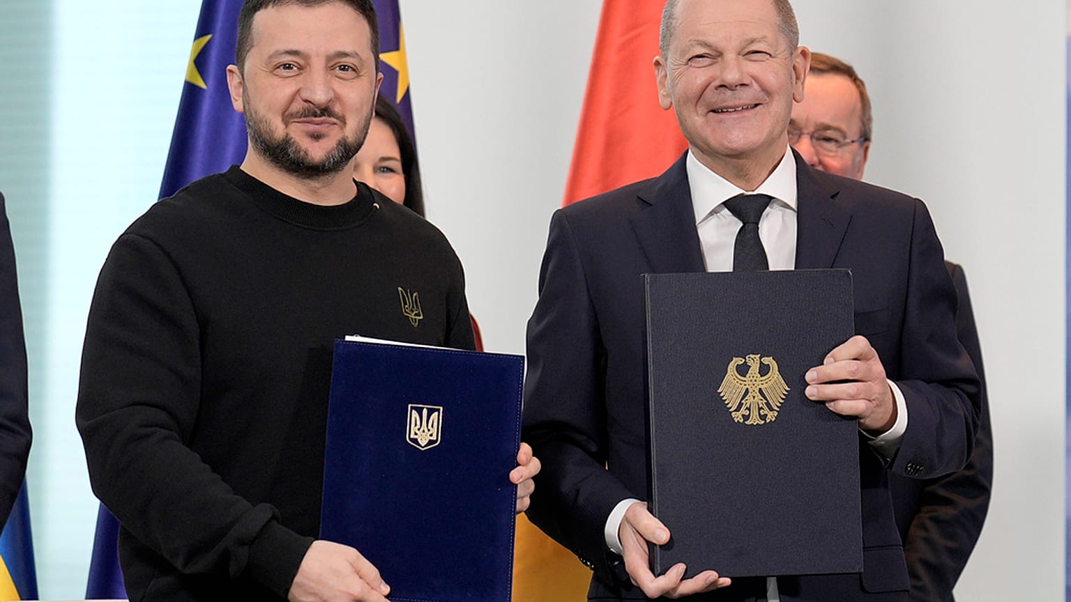 Zelenszkij és Scholz ukrán-német biztonsági megállapodást írt alá