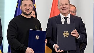 Zelenszkij és Scholz ukrán-német biztonsági megállapodást írt alá
