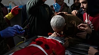 Палестинцы хоронят погибших в Рафахе