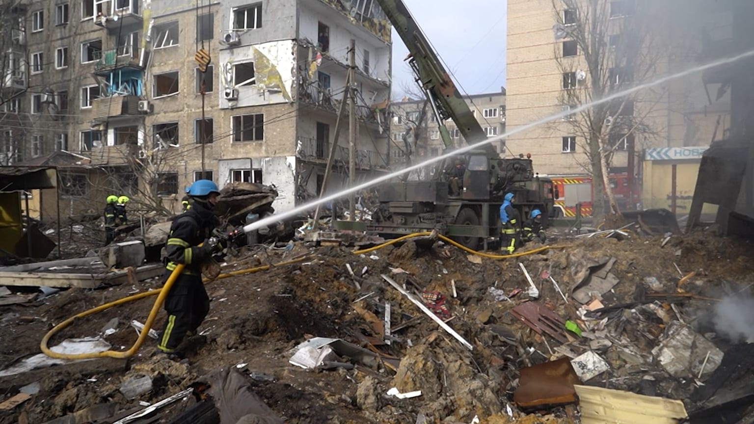 Edificio destruido en Selydove por un misil ruso