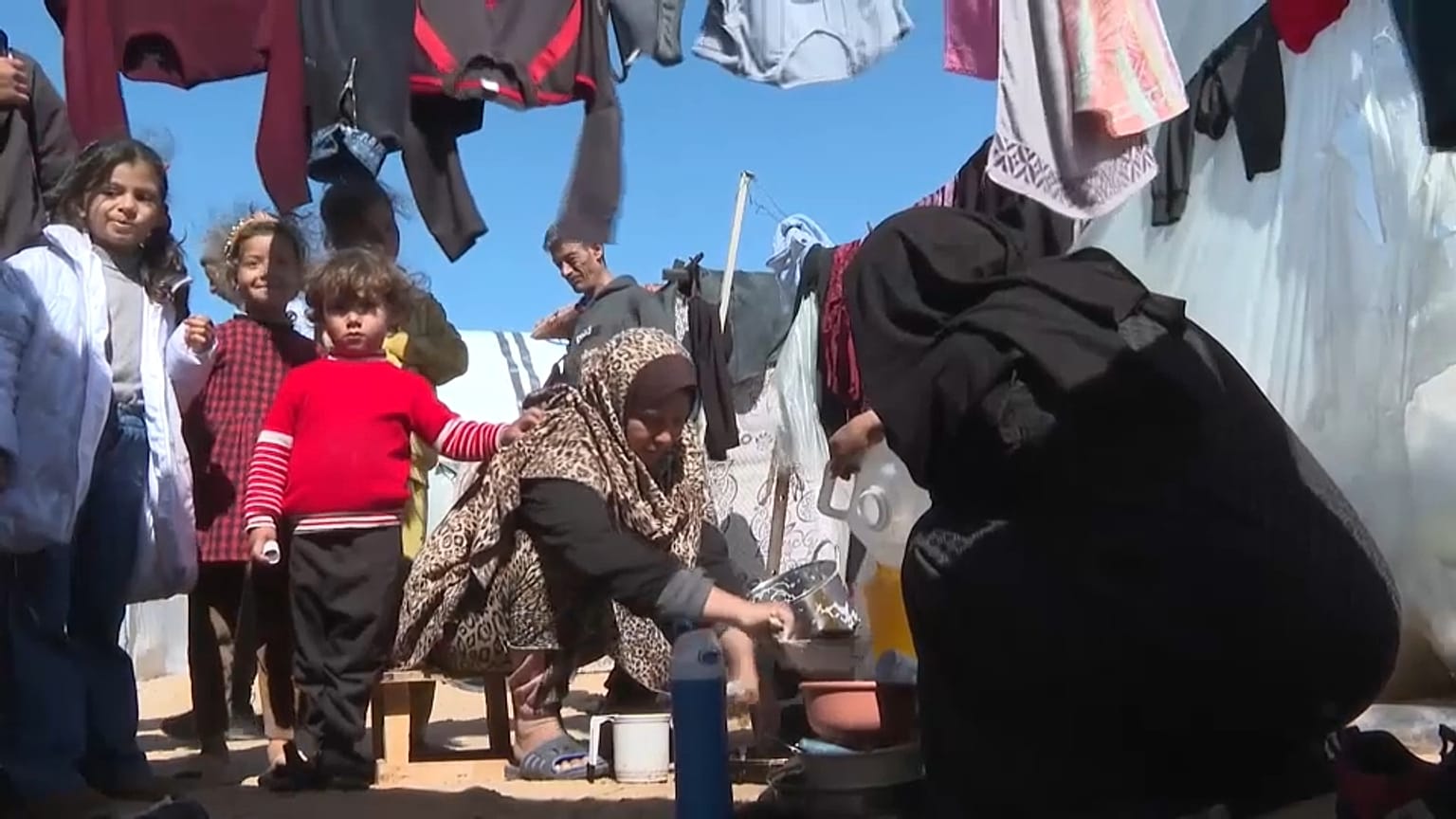نازحون من مستشفى ناصر في خانيونس