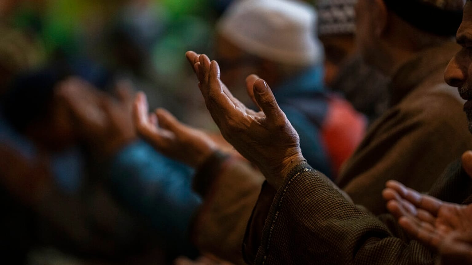 Dua eden Müslümanlar / Arşiv