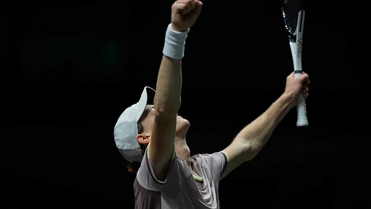 Sinner celebra su victoria en el ABN Amro Open en Rotterdam el domingo