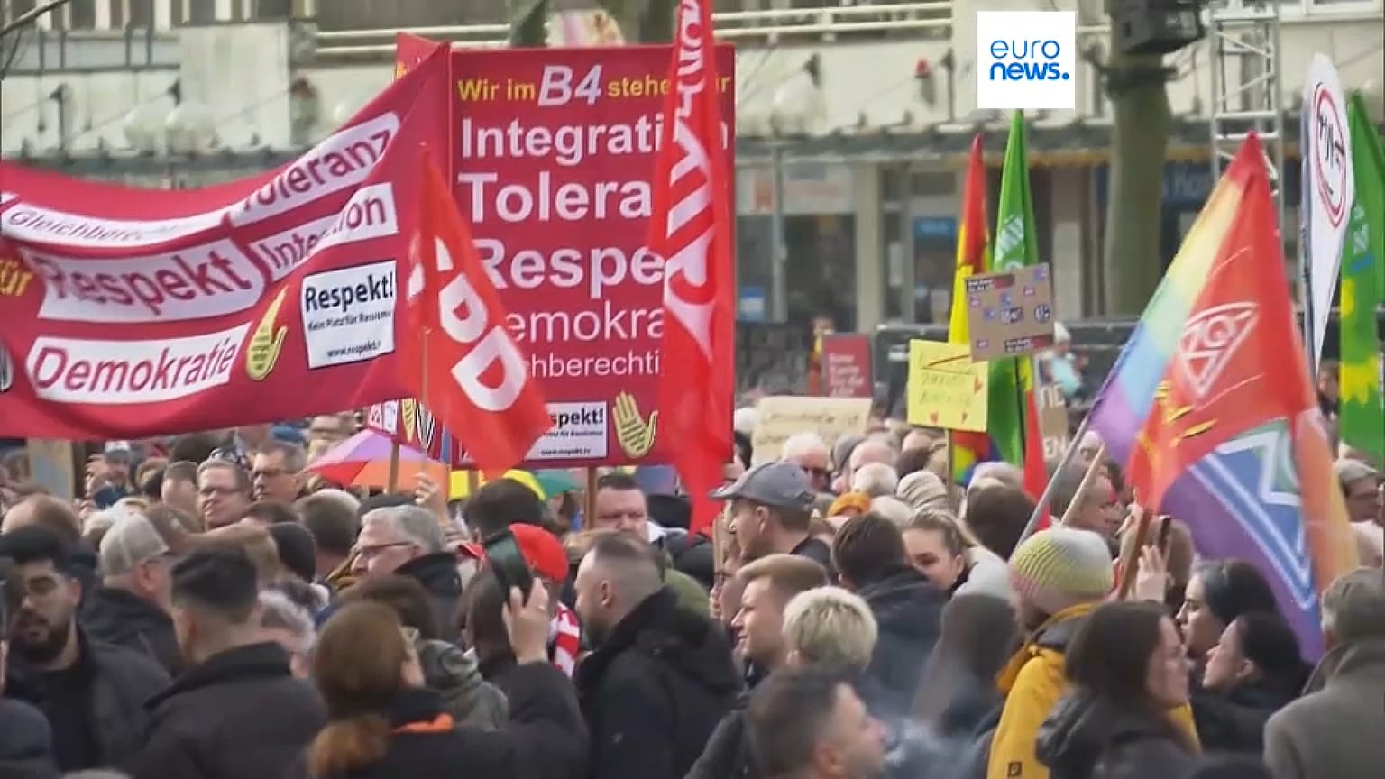 La protesta contro l'estrema destra a Wolfsburg in Germania