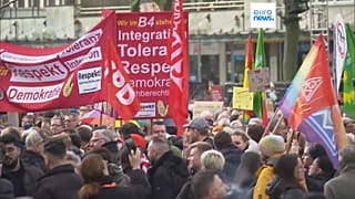 La protesta contro l'estrema destra a Wolfsburg in Germania