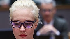 Yulia Navalnaya promete continuar luta do marido