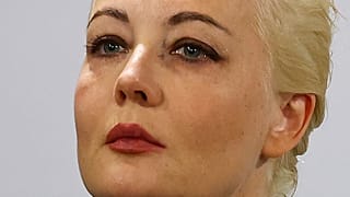 Die Witwe von Alexei Nawalny, Julija Nawalnaja, hat den russischen Präsidenten Wladimir Putin beschuldigt, ihren Mann getötet zu haben. 