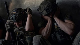 Die Munition der ukrainischen Armee ist knapp. In Saporischschja im Südosten der Ukraine gehen die Soldaten mit der wenigen ihnen zur Verfügung stehenden Munition sparsam um.
