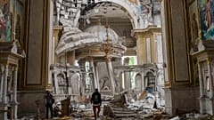 Die Verklärungskathedrale in Odesa, Ukraine, wird nach einem russischen Raketenangriff auf Schäden untersucht. 23. Juli 2023