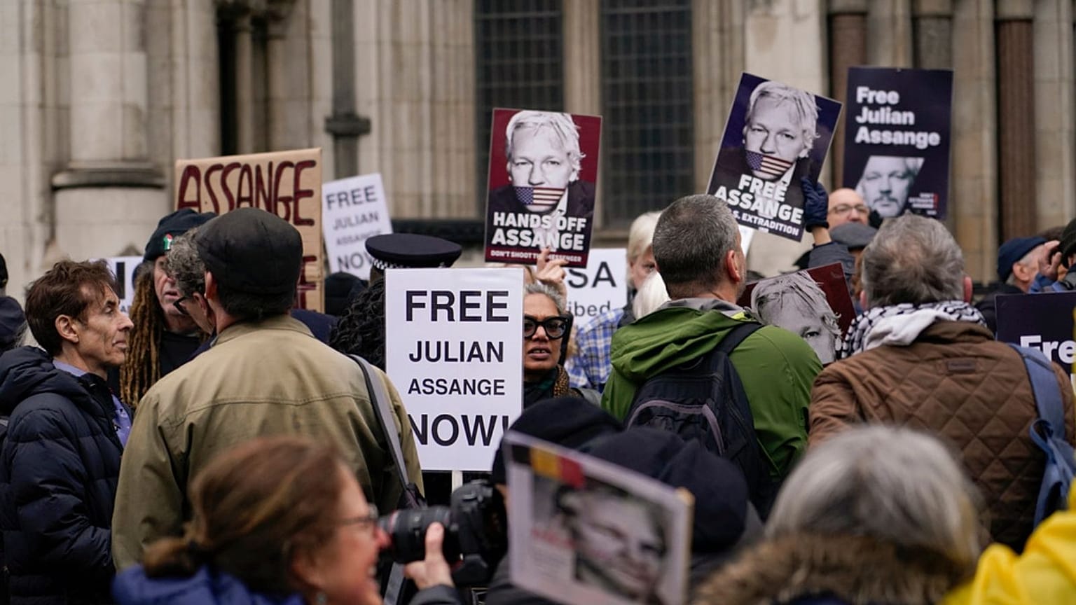 Britain Assange
